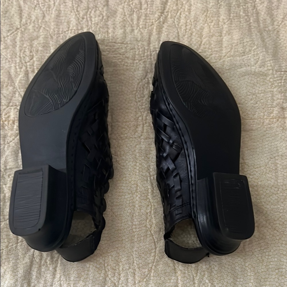 Black Slip-Ons Casual Leather Sandals - Picture 5 of 5